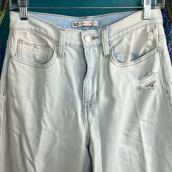 So brand 527 super high-rise, wide leg, bleached out lightly distressed jeans - Picture 2 of 7